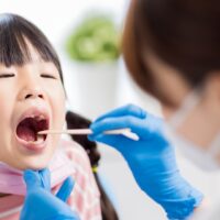 扁桃体发炎怎么办？扁桃体炎的症状、原因和治疗方法